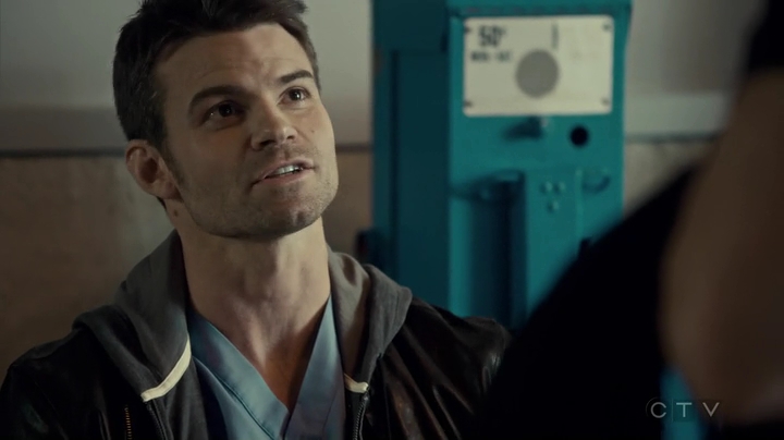 VampireDiariesWorld_dot_nl-SavingHope3x13-2354.jpg