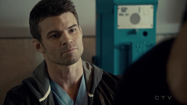 VampireDiariesWorld_dot_nl-SavingHope3x13-2373.jpg