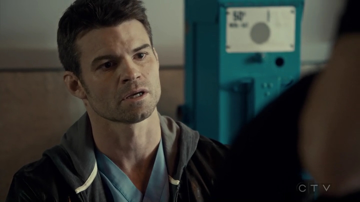 VampireDiariesWorld_dot_nl-SavingHope3x13-2383.jpg