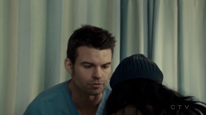 VampireDiariesWorld_dot_nl-SavingHope3x13-414.jpg