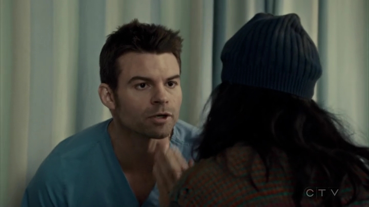 VampireDiariesWorld_dot_nl-SavingHope3x13-415.jpg