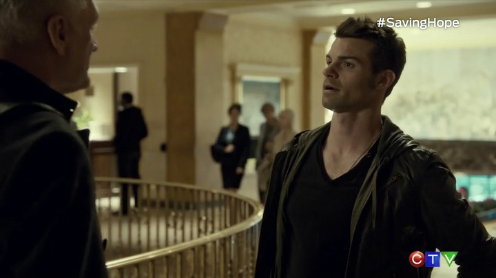 VampireDiariesWorld_dot_nl-SavingHope3x14-330.jpg