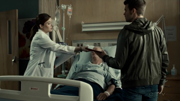 VampireDiariesWorld_dot_nl-SavingHope3x14-877.jpg