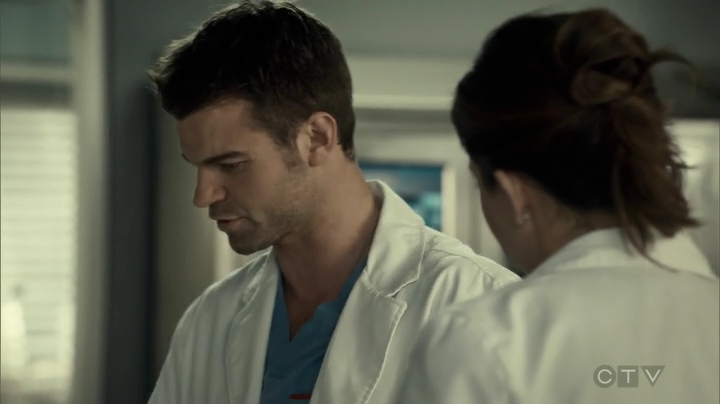 VampireDiariesWorld_dot_nl-SavingHope3x15-1045.jpg