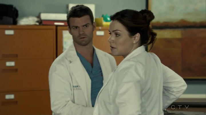 VampireDiariesWorld_dot_nl-SavingHope3x15-1111.jpg