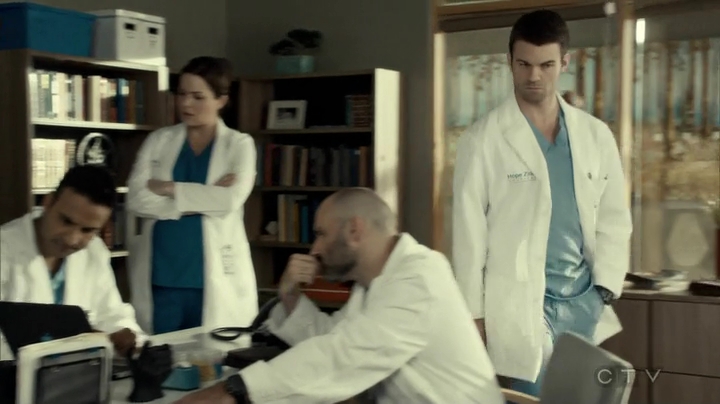 VampireDiariesWorld_dot_nl-SavingHope3x15-1413.jpg