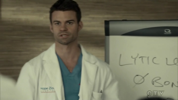 VampireDiariesWorld_dot_nl-SavingHope3x15-1428.jpg