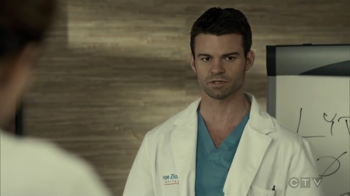 VampireDiariesWorld_dot_nl-SavingHope3x15-1434.jpg