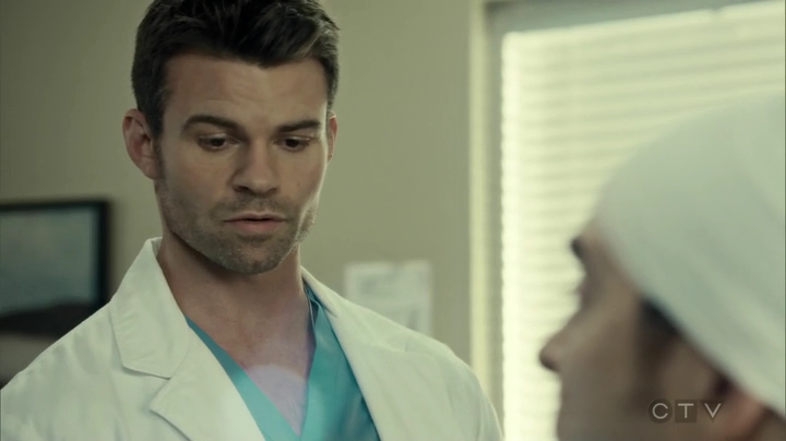 VampireDiariesWorld_dot_nl-SavingHope3x15-1921.jpg