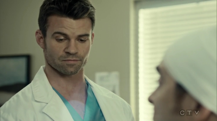 VampireDiariesWorld_dot_nl-SavingHope3x15-1922.jpg