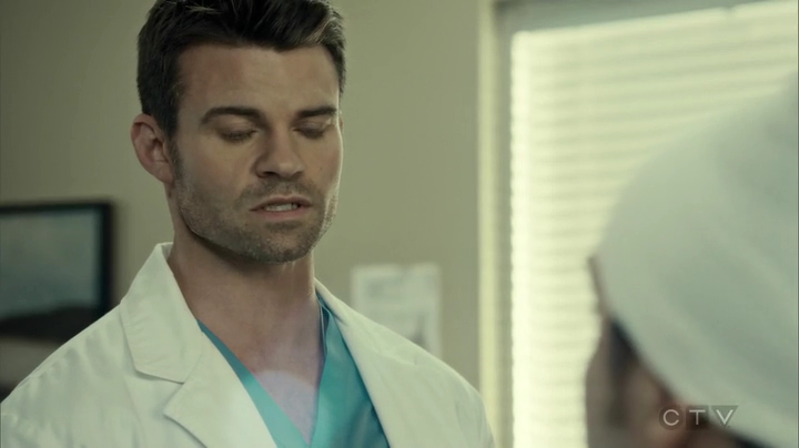 VampireDiariesWorld_dot_nl-SavingHope3x15-1934.jpg