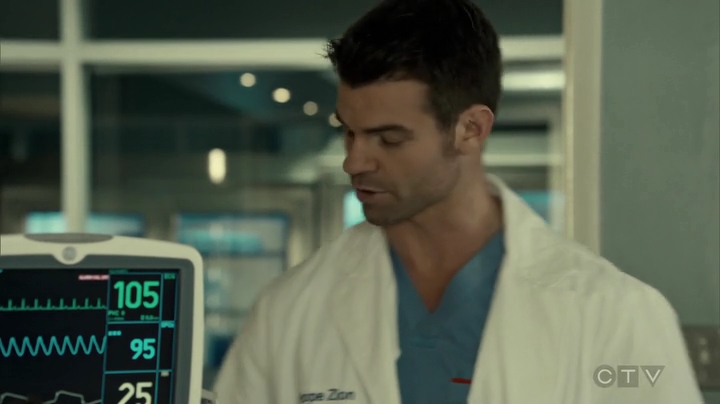 VampireDiariesWorld_dot_nl-SavingHope3x15-592.jpg