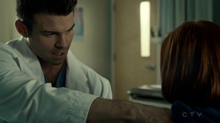 VampireDiariesWorld_dot_nl-SavingHope3x16-1337.jpg