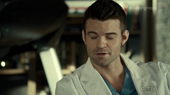 VampireDiariesWorld_dot_nl-SavingHope3x16-305.jpg