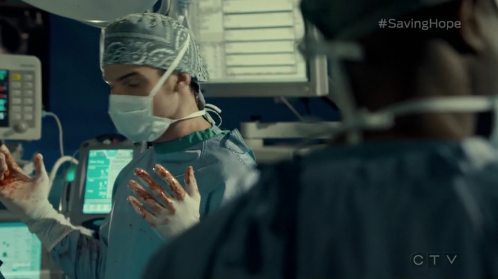 VampireDiariesWorld_dot_nl-SavingHope3x17-1712.jpg