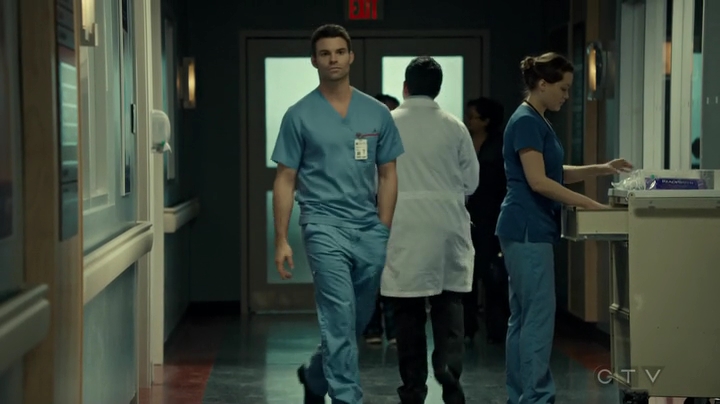 VampireDiariesWorld_dot_nl-SavingHope3x17-2385.jpg