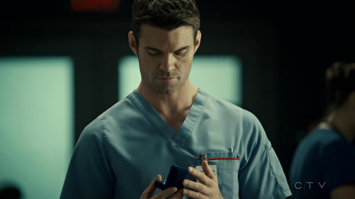 VampireDiariesWorld_dot_nl-SavingHope3x17-2393.jpg