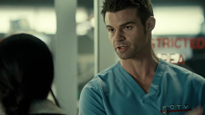 VampireDiariesWorld_dot_nl-SavingHope3x17-326.jpg