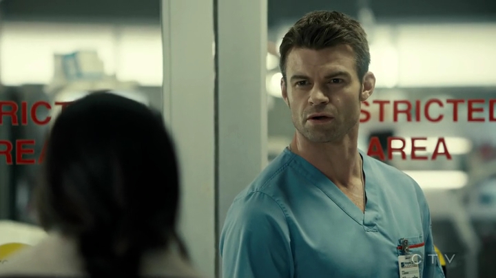 VampireDiariesWorld_dot_nl-SavingHope3x17-360.jpg