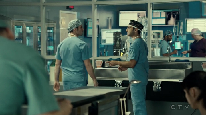 VampireDiariesWorld_dot_nl-SavingHope3x17-592.jpg