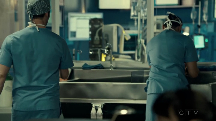 VampireDiariesWorld_dot_nl-SavingHope3x17-670.jpg