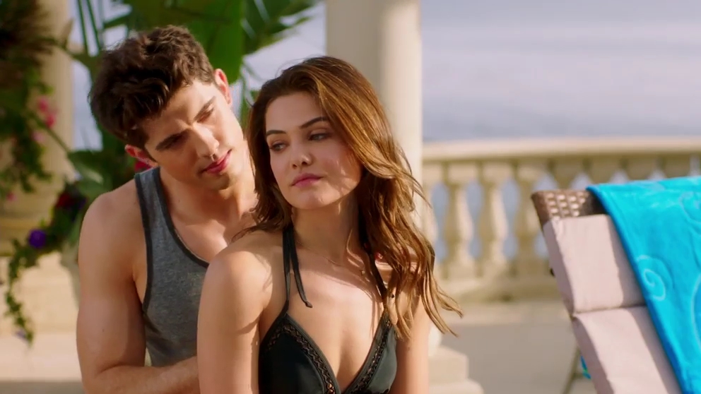 VampireDiariesWorld-dot-nl_FamousInLove2x01-0135.jpg