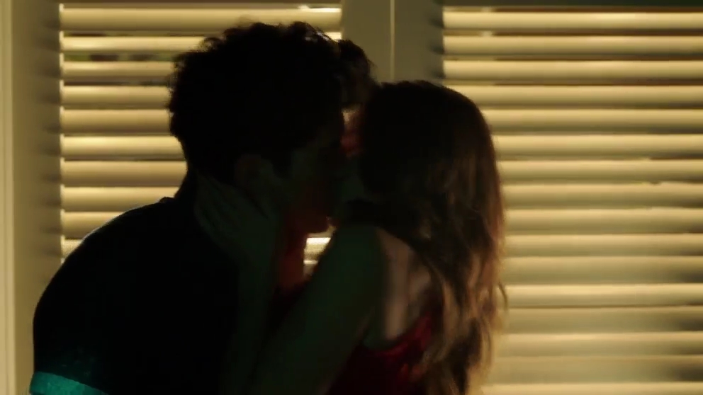 VampireDiariesWorld-dot-nl_FamousInLove2x01-0580.jpg