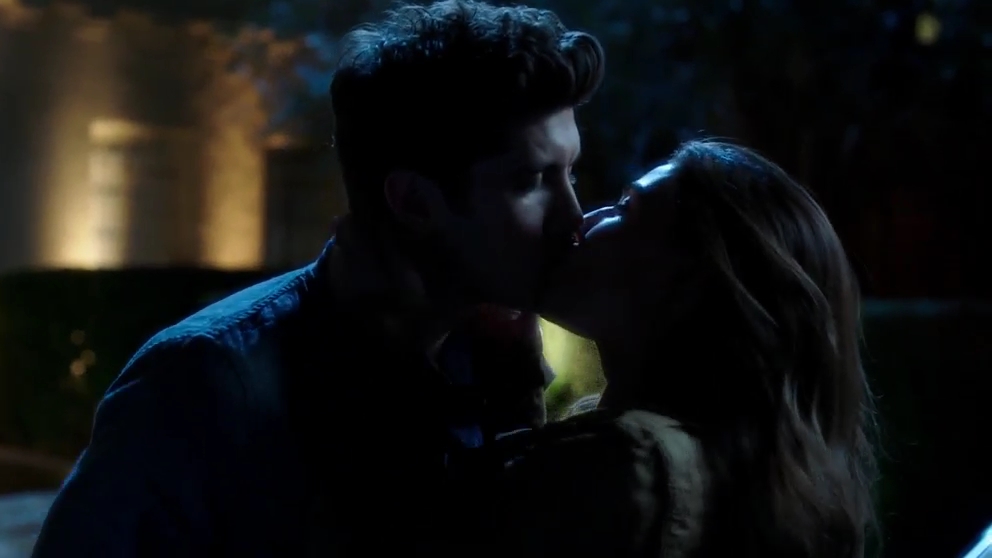 VampireDiariesWorld-dot-nl_FamousInLove2x01-0669.jpg