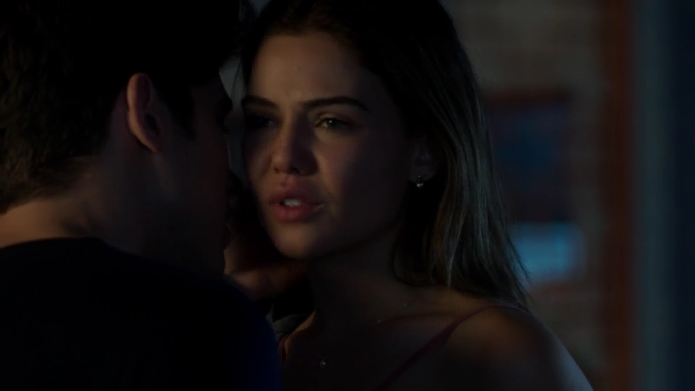 VampireDiariesWorld-dot-nl_FamousInLove2x02-1034.jpg