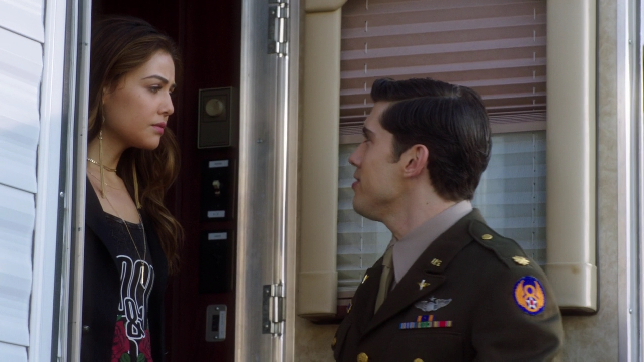 VampireDiariesWorld-dot-NL_FamousInLove2x030981.jpg