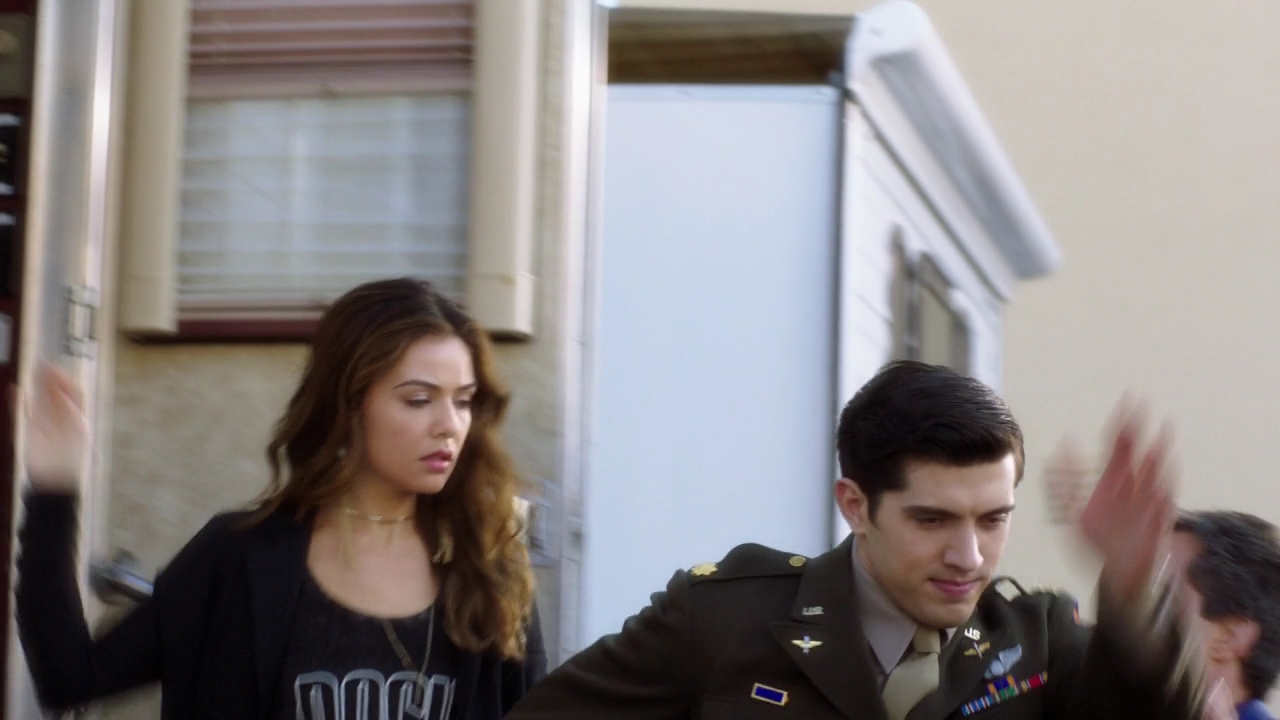 VampireDiariesWorld-dot-NL_FamousInLove2x030988.jpg