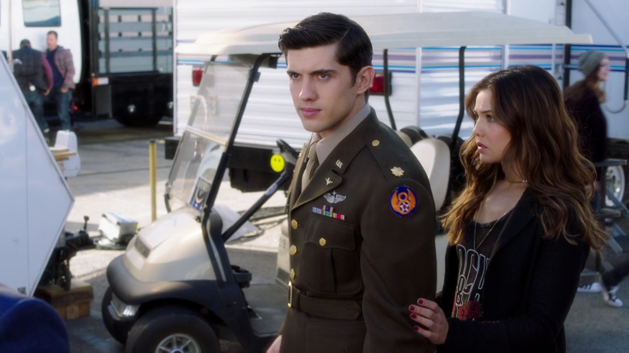 VampireDiariesWorld-dot-NL_FamousInLove2x030997.jpg