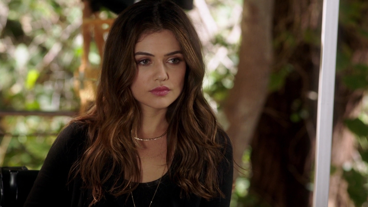 VampireDiariesWorld-dot-NL_FamousInLove2x031316.jpg