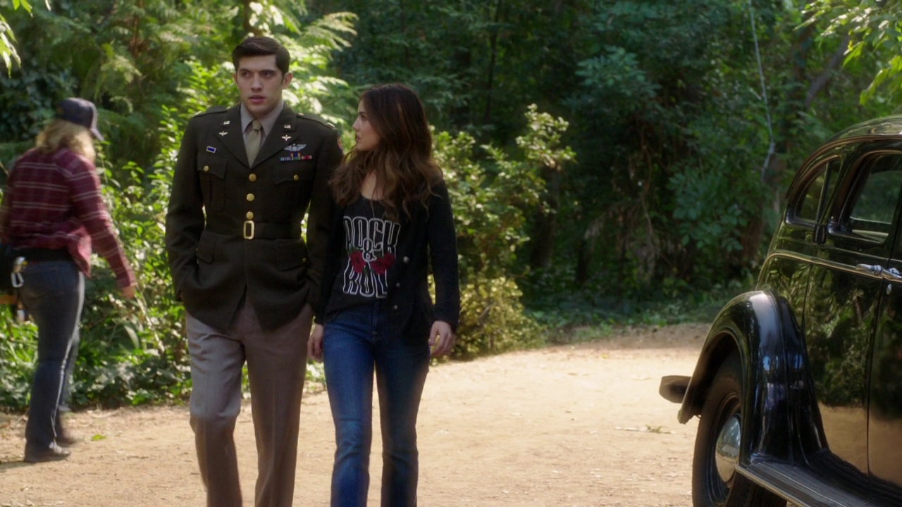 VampireDiariesWorld-dot-NL_FamousInLove2x031572.jpg