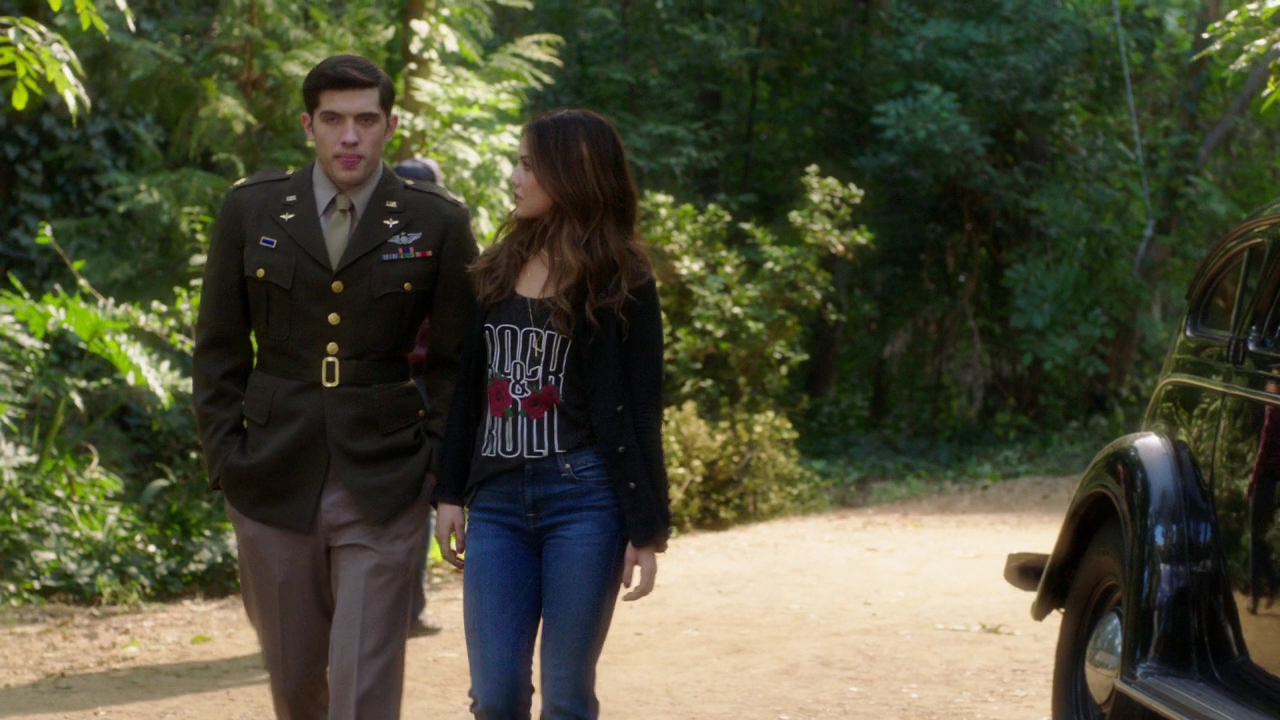 VampireDiariesWorld-dot-NL_FamousInLove2x031573.jpg