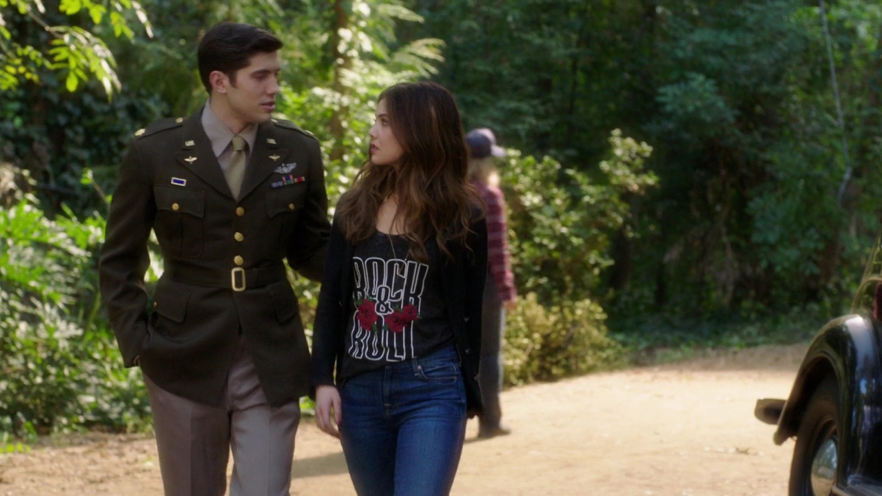 VampireDiariesWorld-dot-NL_FamousInLove2x031574.jpg