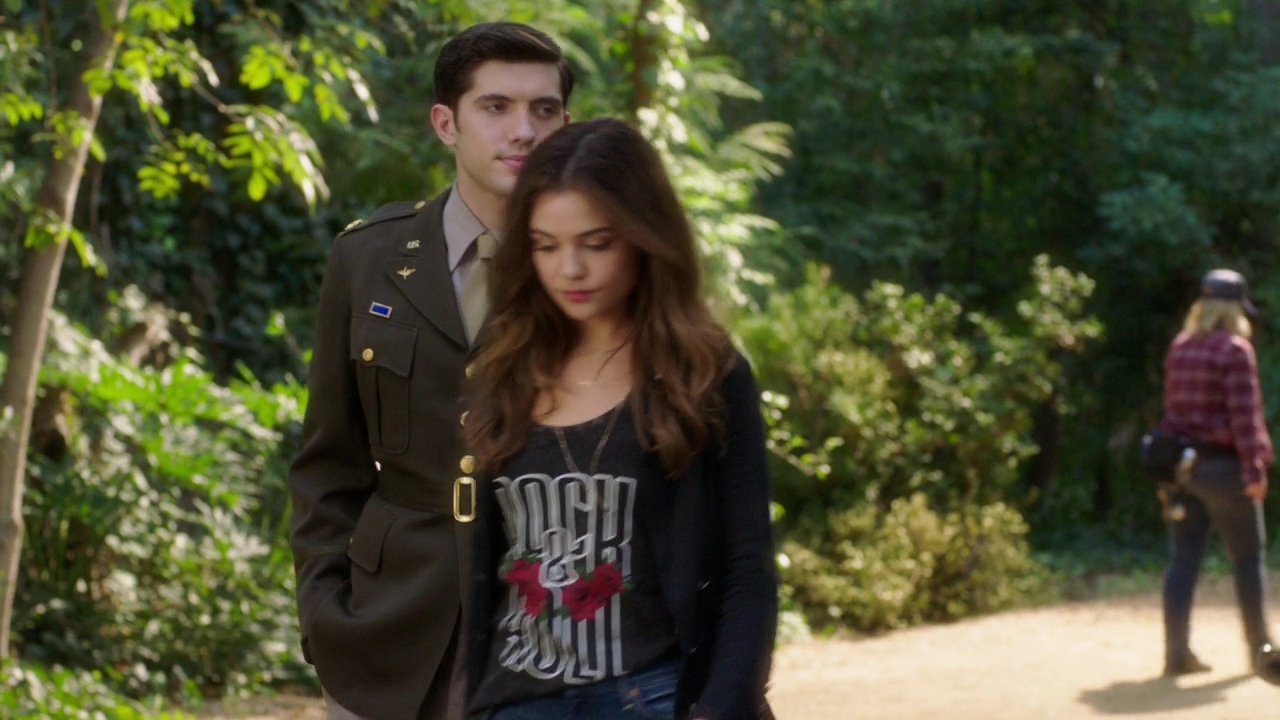 VampireDiariesWorld-dot-NL_FamousInLove2x031576.jpg