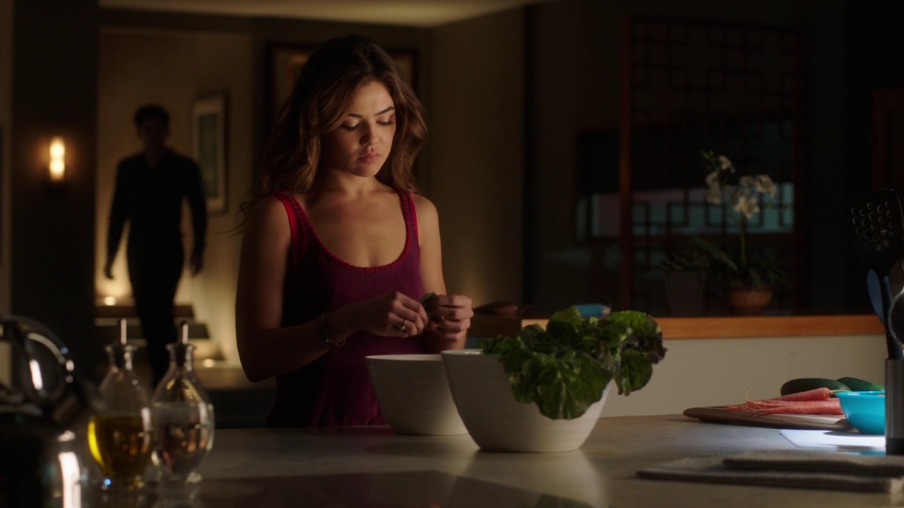 VampireDiariesWorld-dot-NL_FamousInLove2x032219.jpg