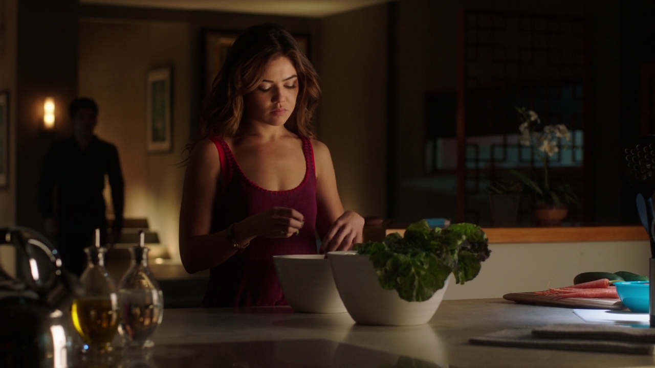 VampireDiariesWorld-dot-NL_FamousInLove2x032220.jpg