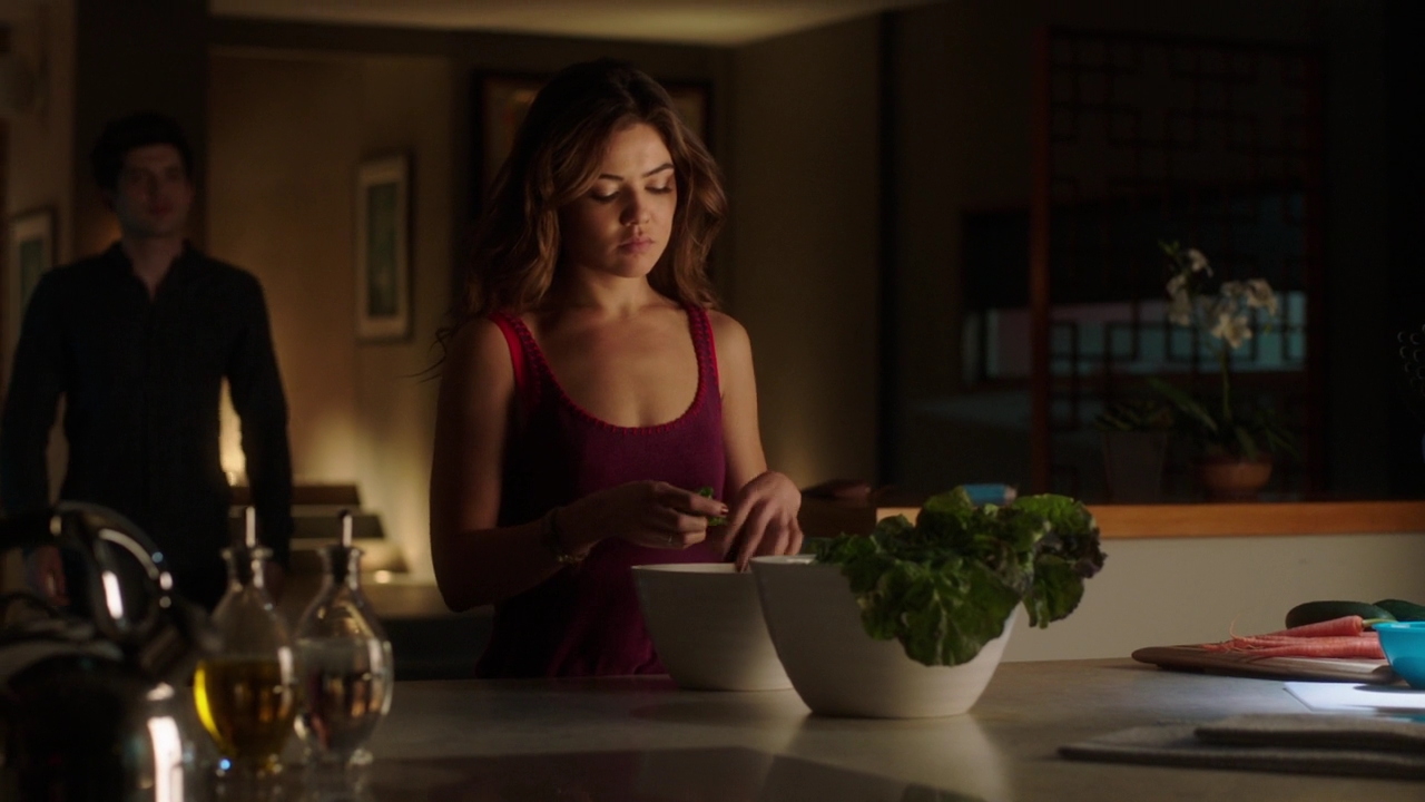 VampireDiariesWorld-dot-NL_FamousInLove2x032222.jpg