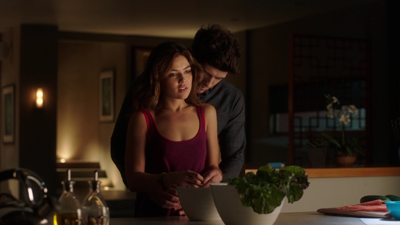 VampireDiariesWorld-dot-NL_FamousInLove2x032225.jpg