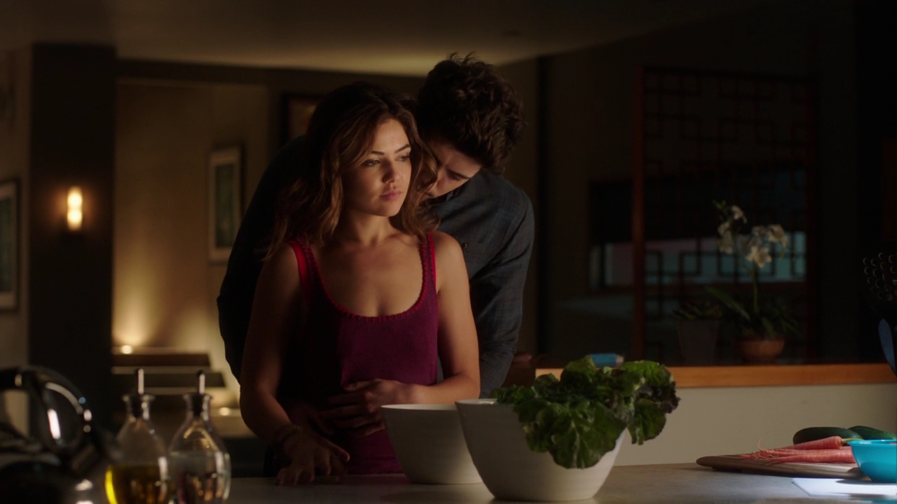 VampireDiariesWorld-dot-NL_FamousInLove2x032230.jpg