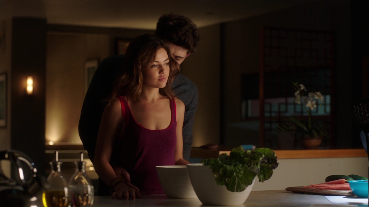 VampireDiariesWorld-dot-NL_FamousInLove2x032231.jpg