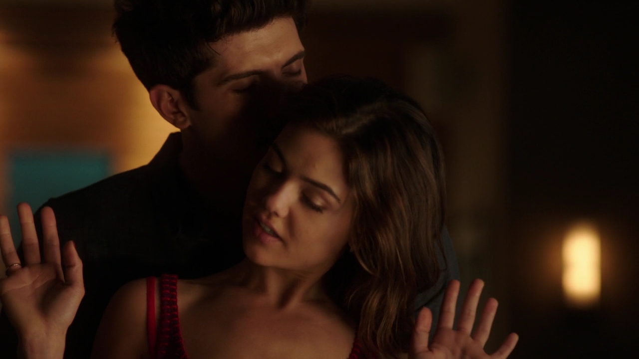 VampireDiariesWorld-dot-NL_FamousInLove2x032242.jpg