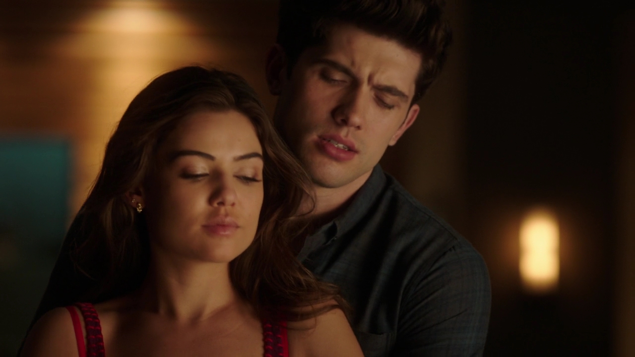 VampireDiariesWorld-dot-NL_FamousInLove2x032246.jpg