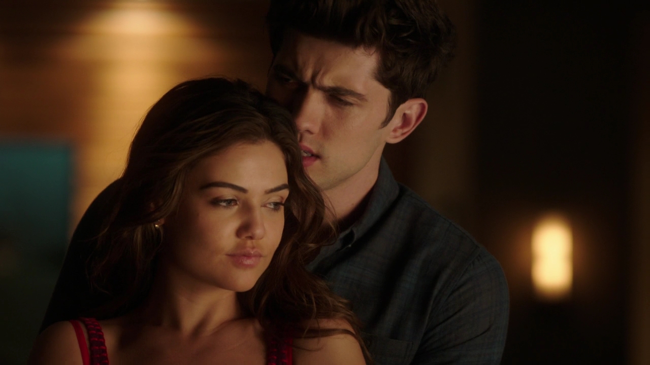 VampireDiariesWorld-dot-NL_FamousInLove2x032247.jpg