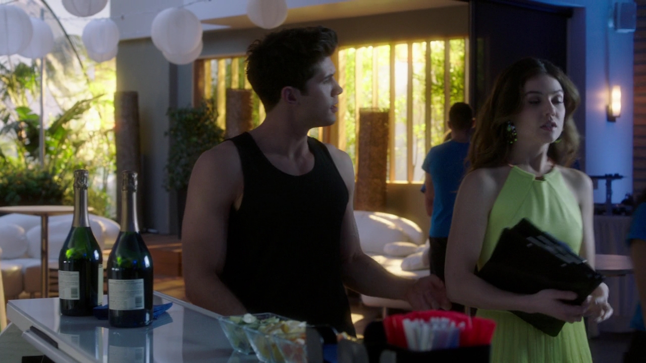 VampireDiariesWorld-dot-NL_FamousInLove2x05-1139.jpg