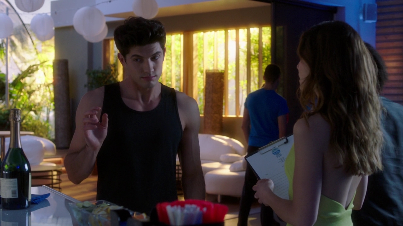 VampireDiariesWorld-dot-NL_FamousInLove2x05-1145.jpg