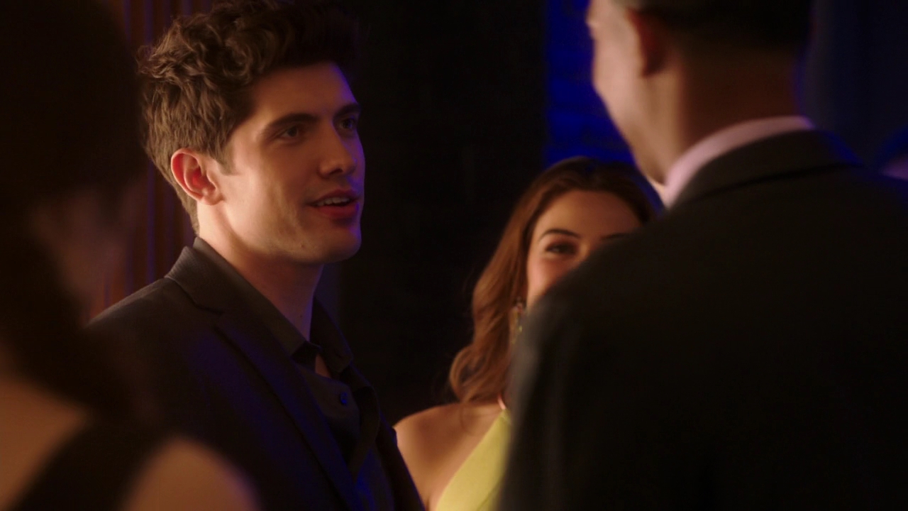 VampireDiariesWorld-dot-NL_FamousInLove2x05-1175.jpg