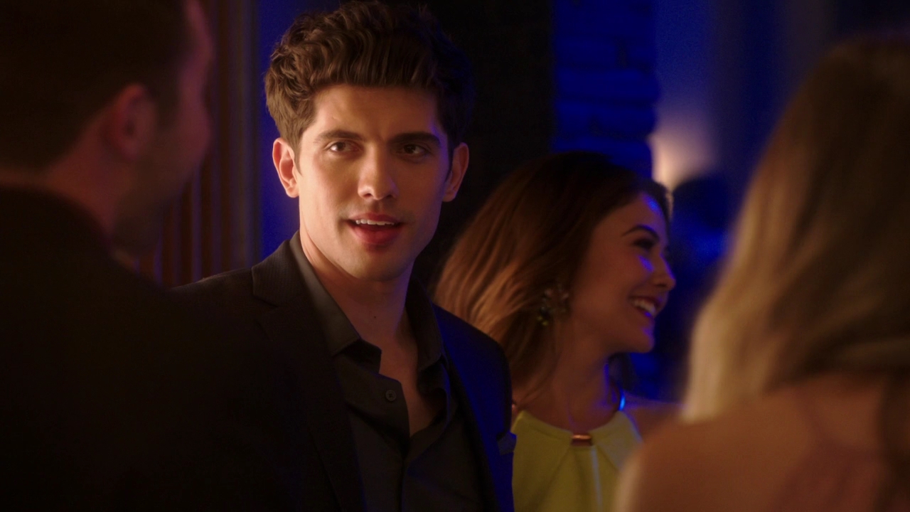 VampireDiariesWorld-dot-NL_FamousInLove2x05-1207.jpg